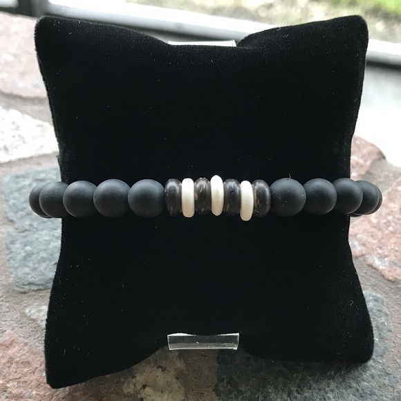 Onyx wood bracelet . Men or women onyx & coconut wood bead bracelet - Picture 7 of 9